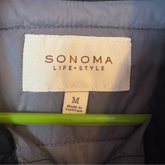 💙Sonoma Black Puffer Vest with Quilted Design and Full-Length Zipper - Picture 3 of 5